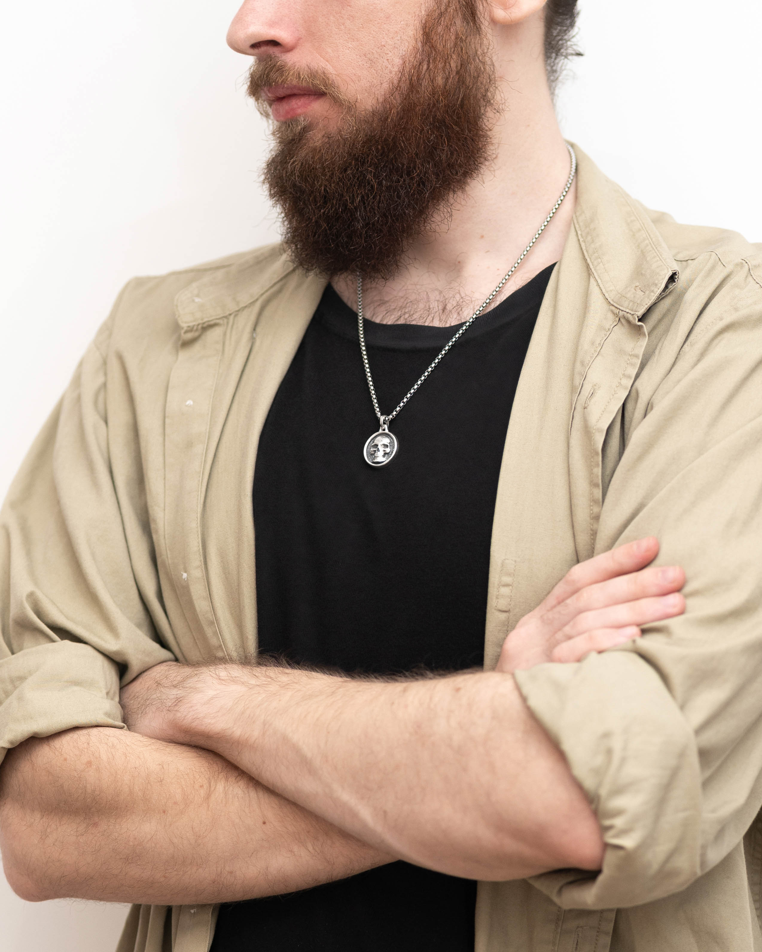 Men's Round Gothic Necklace with Skull Memento Mori