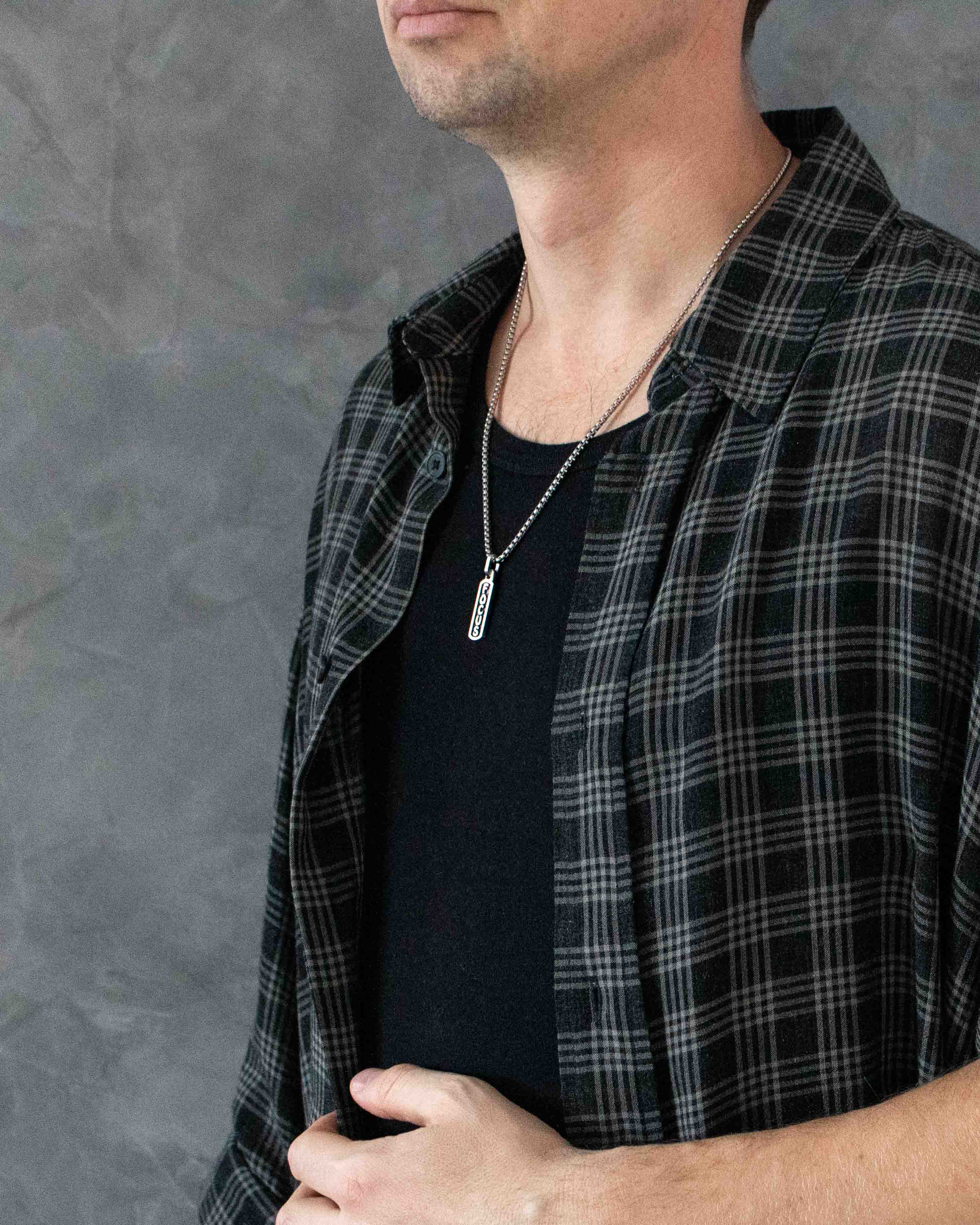 Men's Small Amulet Necklace with Engraved Word FOCUS